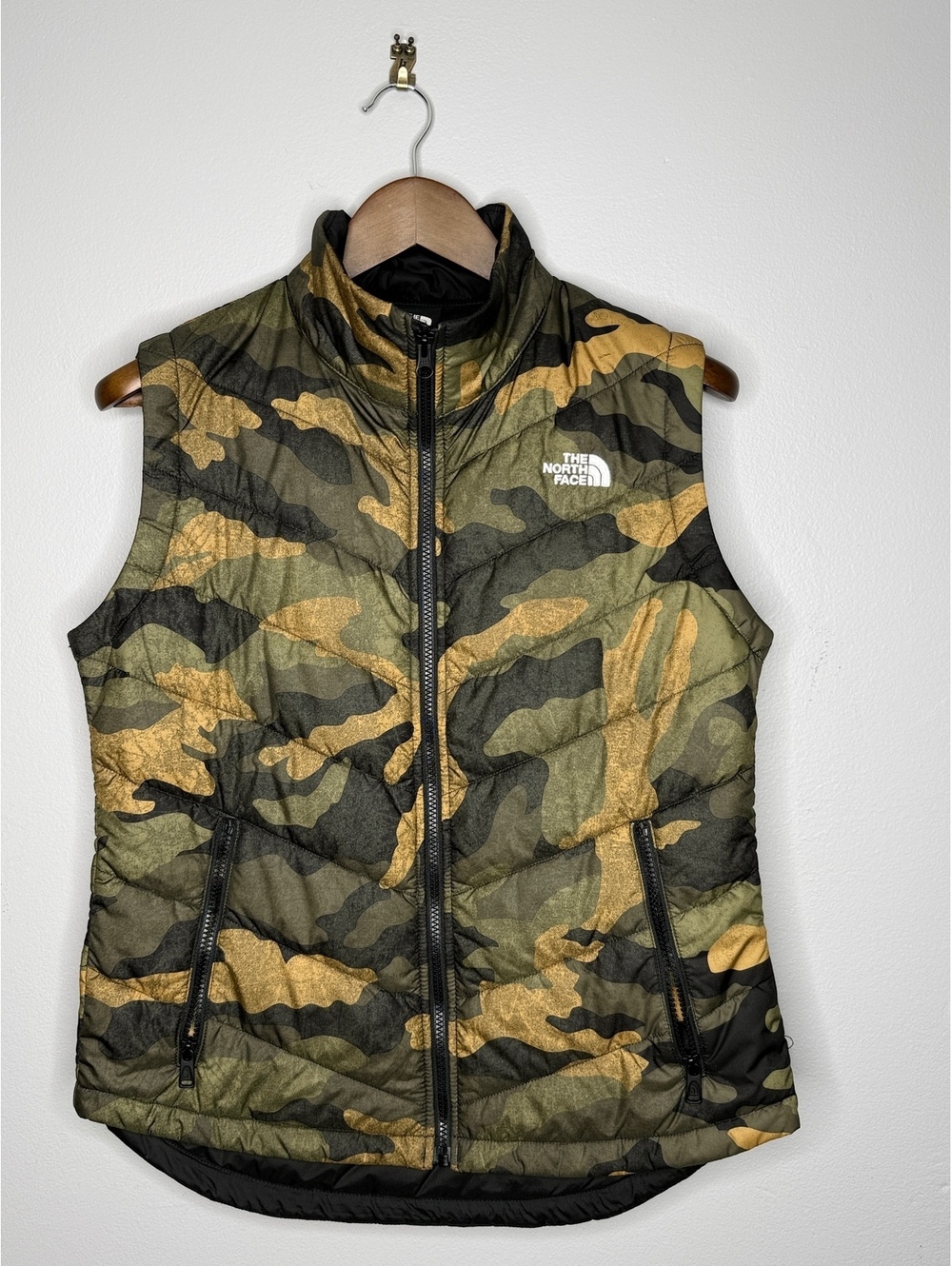 The North Face Tamburello 2 Womens Insulated Puffer Vest Green Camo Print Size M